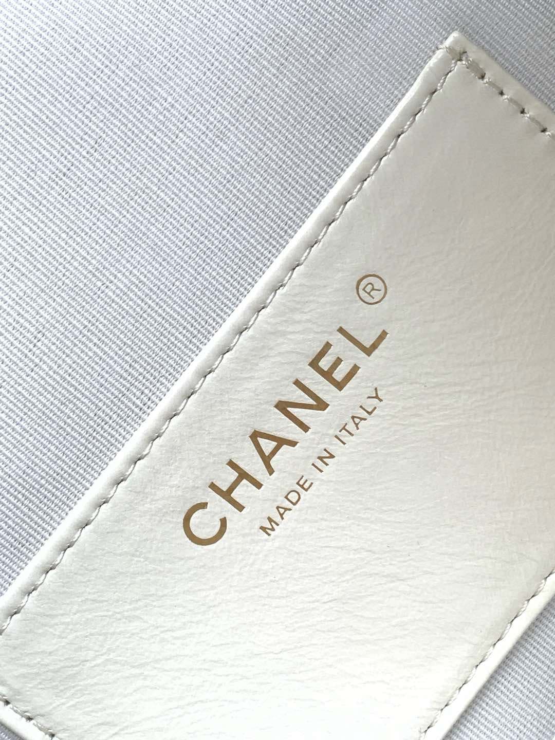 Chanel 25 Medium Hobo Medium handbag AS5311 Shiny Calfskin & Gold-tone Metal White High