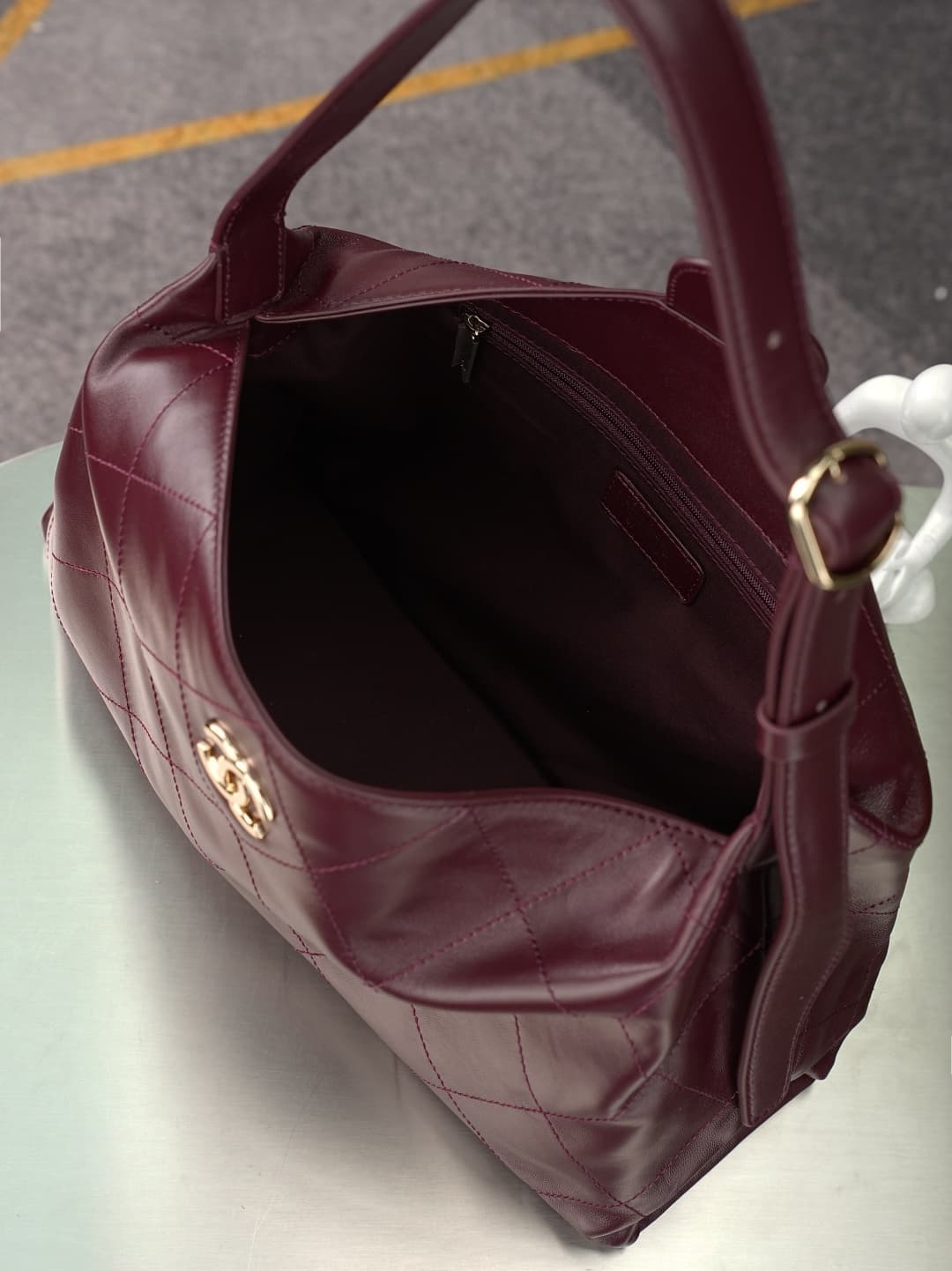 Chanel Maxi Hobo Bag Shiny Lambskin & Gold-Tone Metal AS6139 Burgundy A