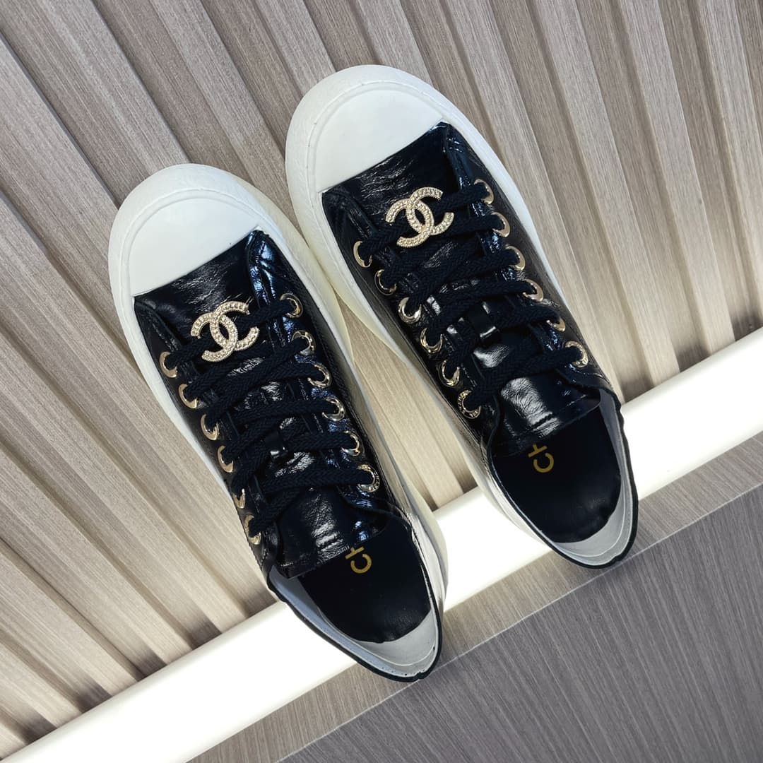 Chanel Sneaker shoes Women