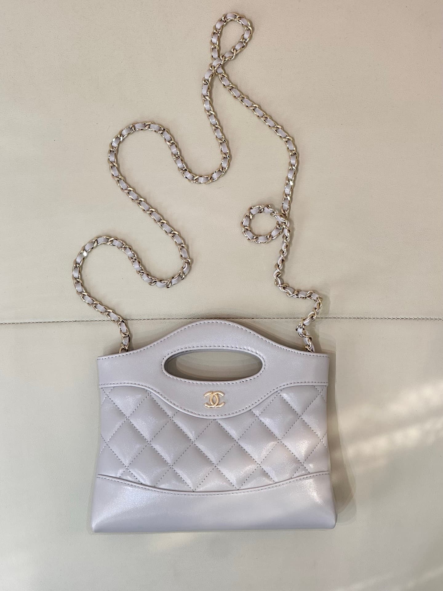 Chanel Clutch with chain Lambskin & Gold-Tone Metal AP3656 Light Grey TOP