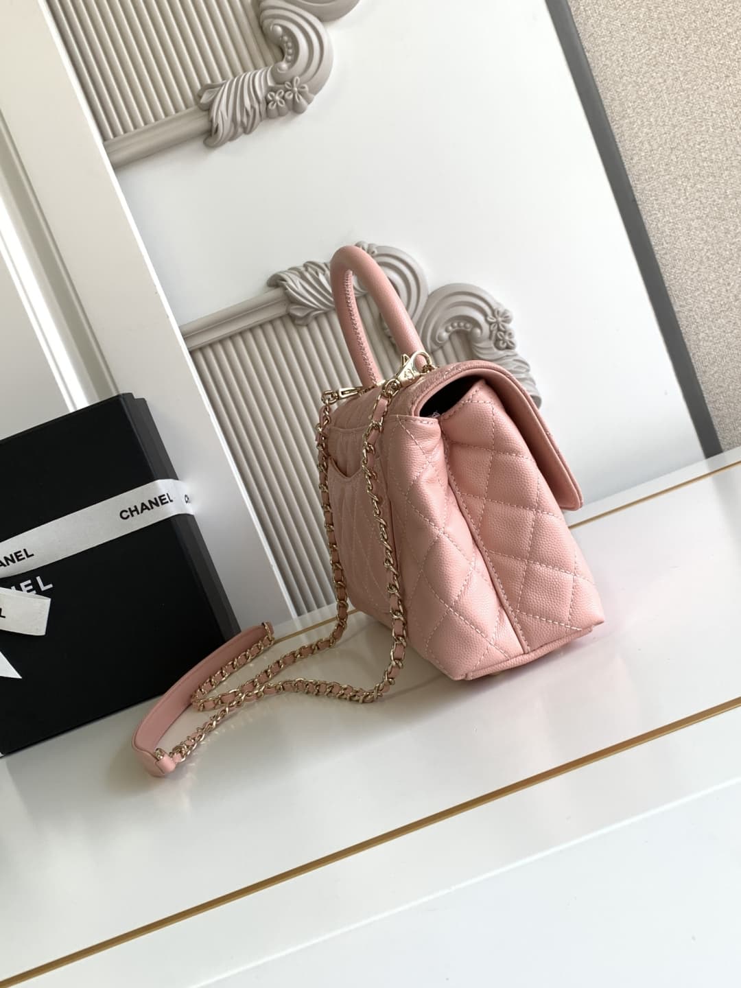FLAP BAG WITH TOP HANDLE Grained Calfskin & Gold-Tone Metal A92990 Pink Binding A