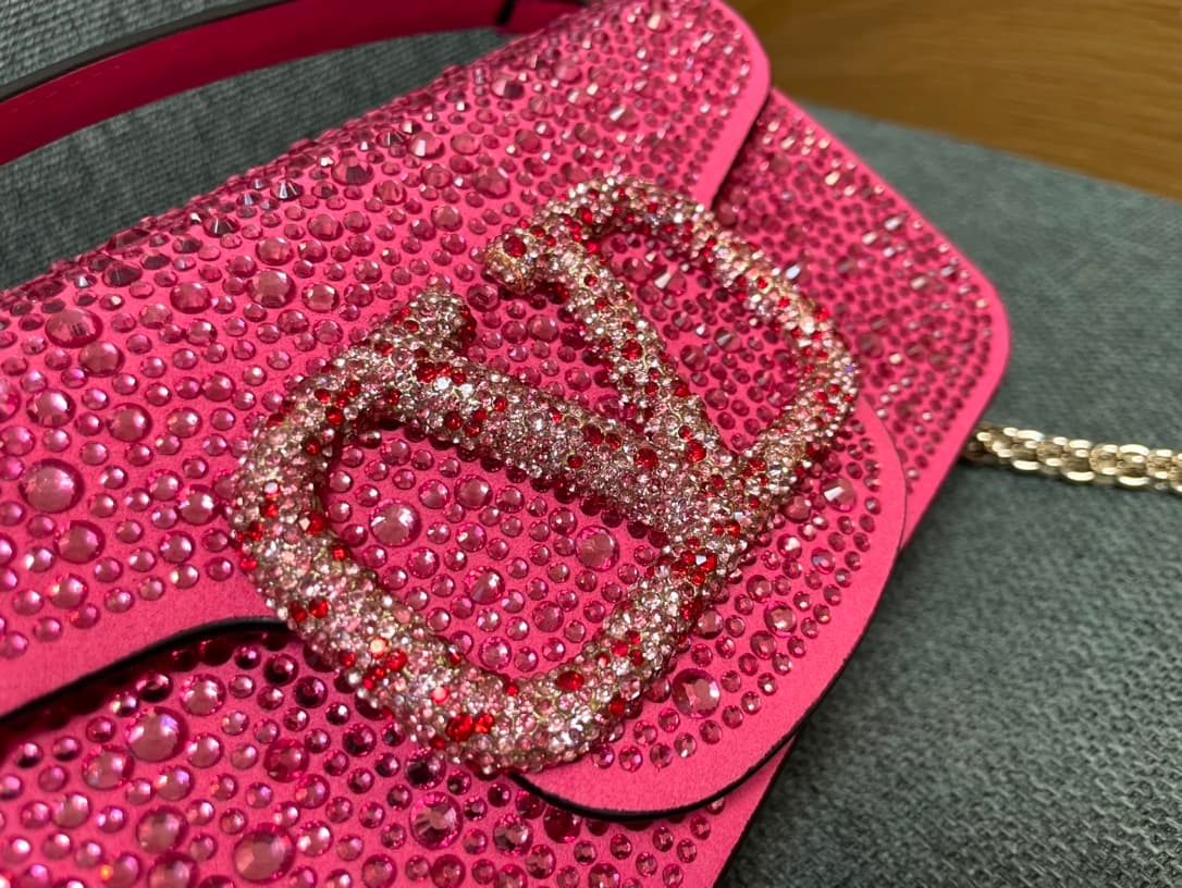 Valentino Garavani Locò Small Shoulder Bag in Rose Pink High