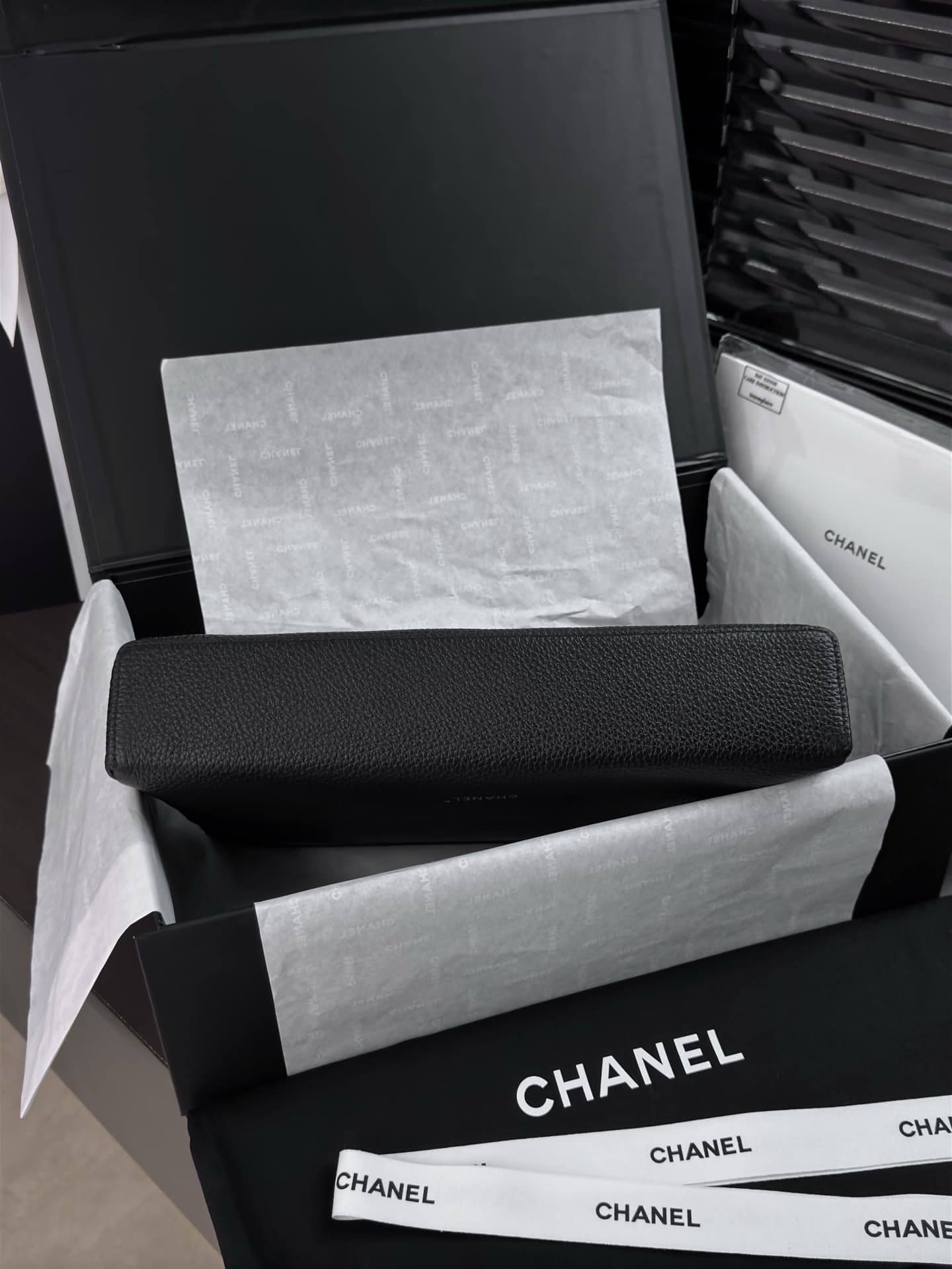 Chanel Vanity with chain Grained Calfskin & Gold-Tone Metal Black AS6473 A