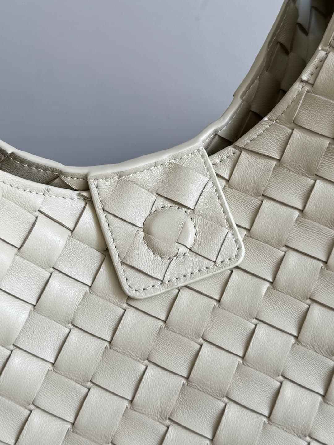 Bottega Veneta Medium Campana shoulder bag in Intrecciato leather Sea salt TOP