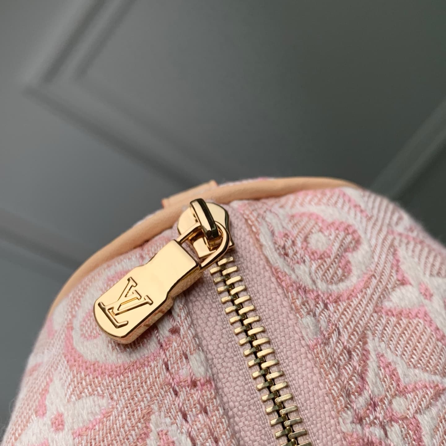 Louis Vuitton Pochette Papillon Monogram Emblème Rose Ruban M29881 High