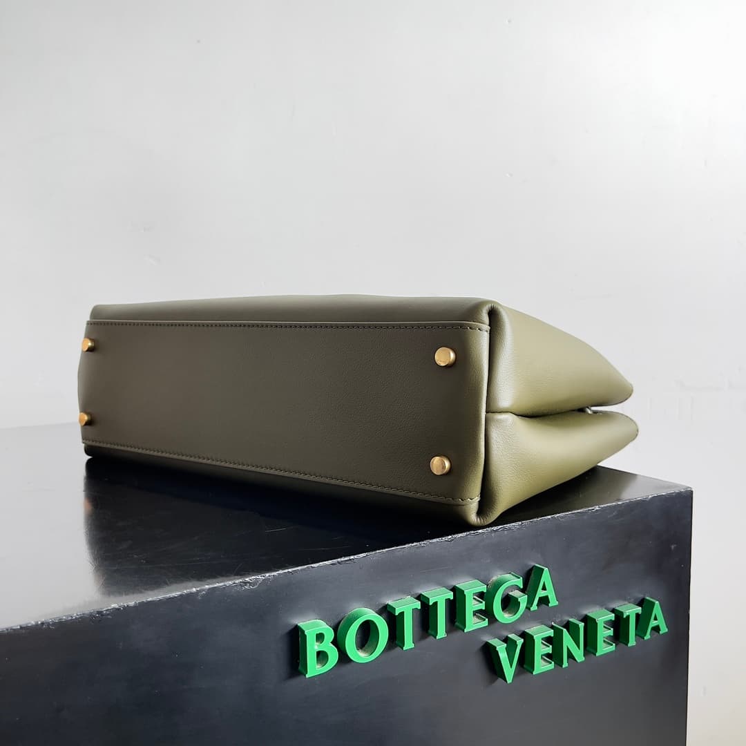 Bottega Veneta Andiamo tote bag in green calfskin leather TOP