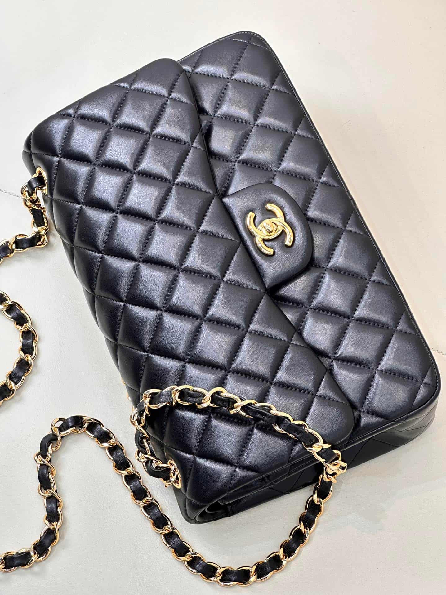 Chanel Large CLASSIC HANDBAG Lambskin Black Gold Metal TOP