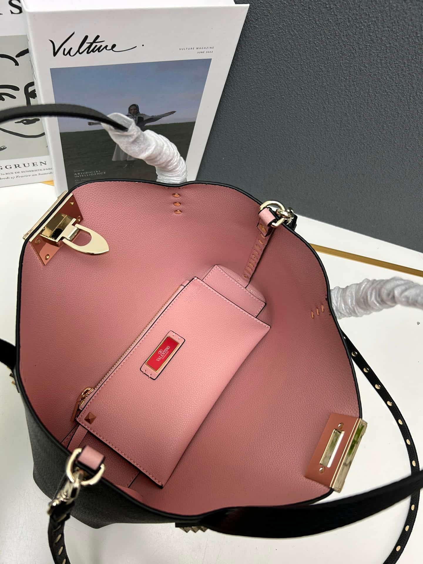 Valentino Garavani Rockstud Tote Bag in Black Mid