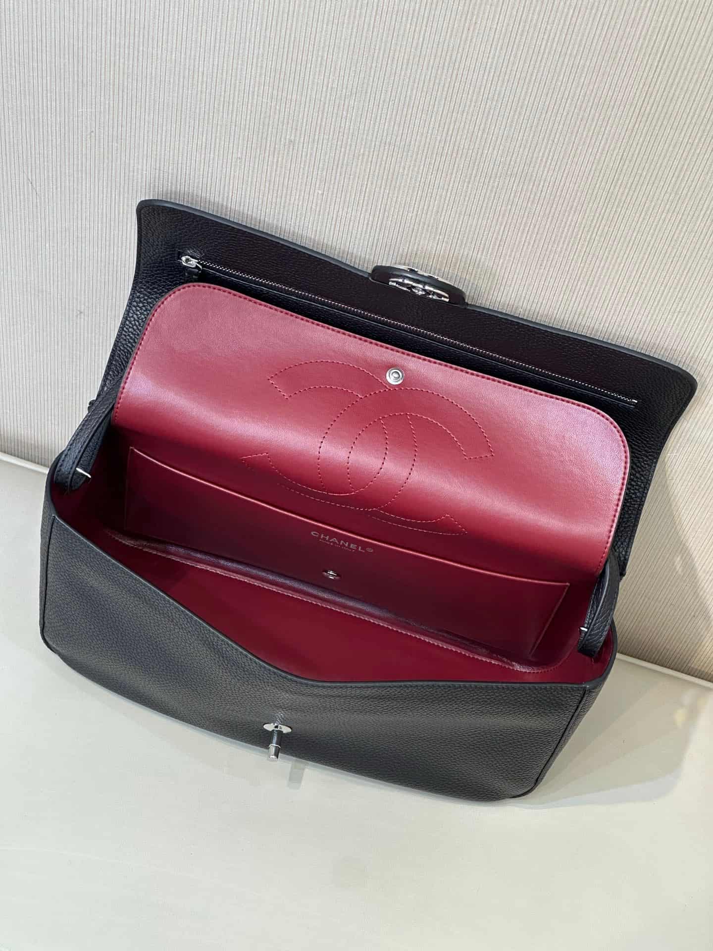 Chanel Maxi Flapbag Grained Calfskin & Silver-Tone Metal Black AS6231 TOP