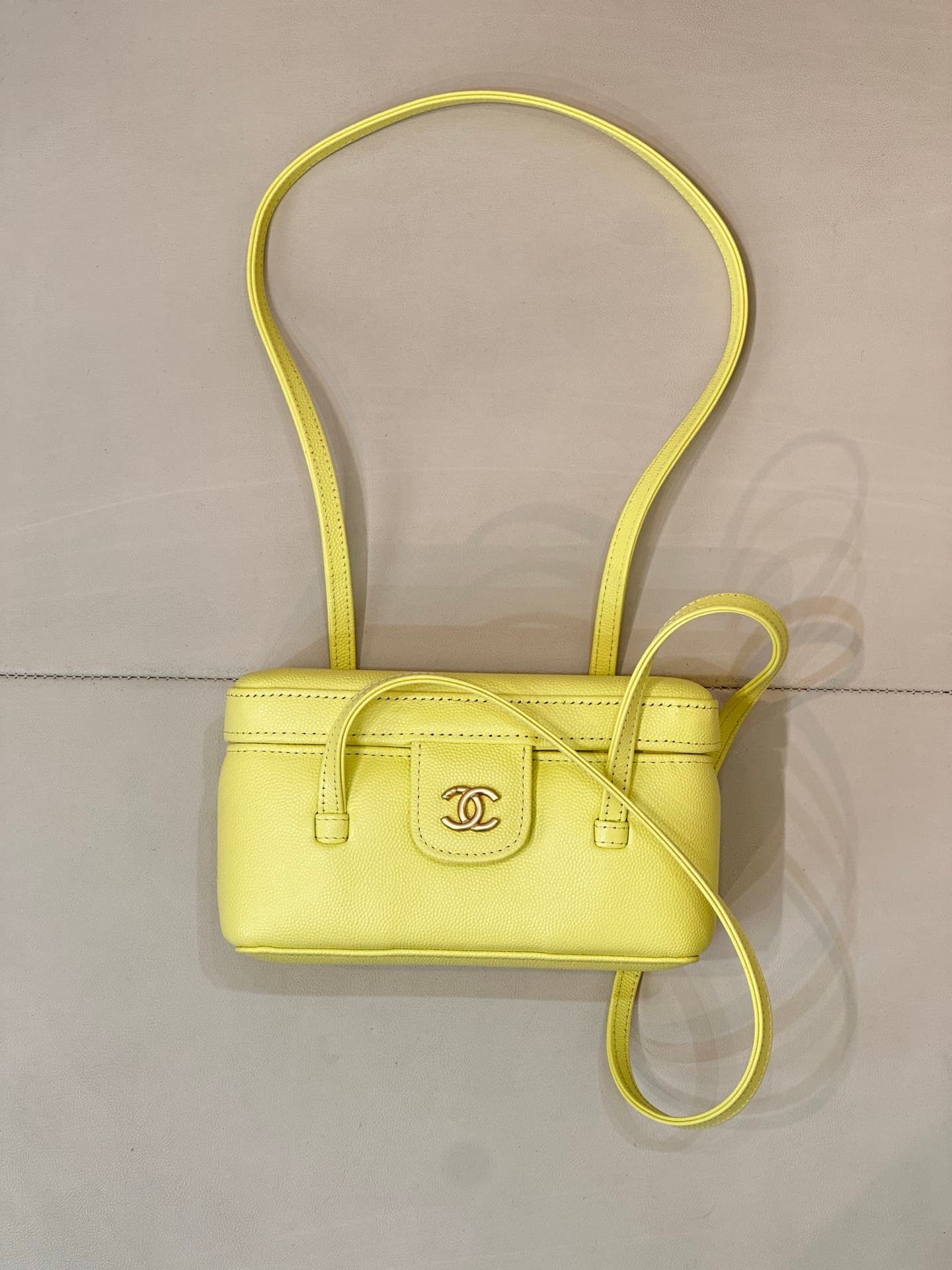 Chanel Long Vanity with Leather Strap Grained Shiny Calfskin & Gold-Tone Metal Light Yellow AP5067 TOP