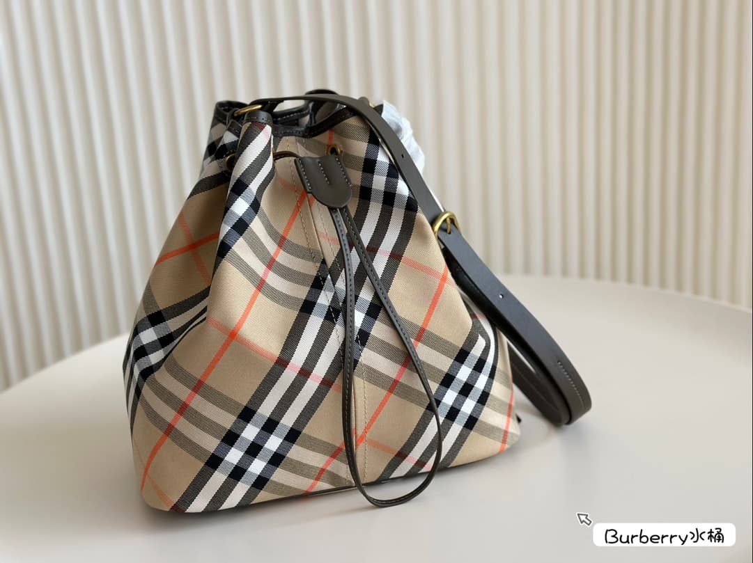 Burberry Check Bucket Bag Beige/Lichen
