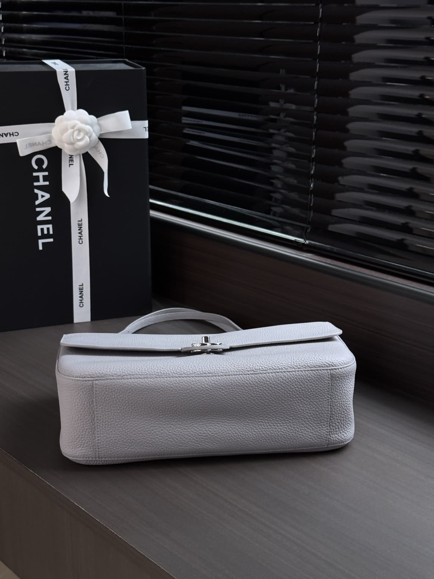 Chanel Maxi Flapbag Grained Calfskin & Silver-Tone Metal Light Grey AS6231 A