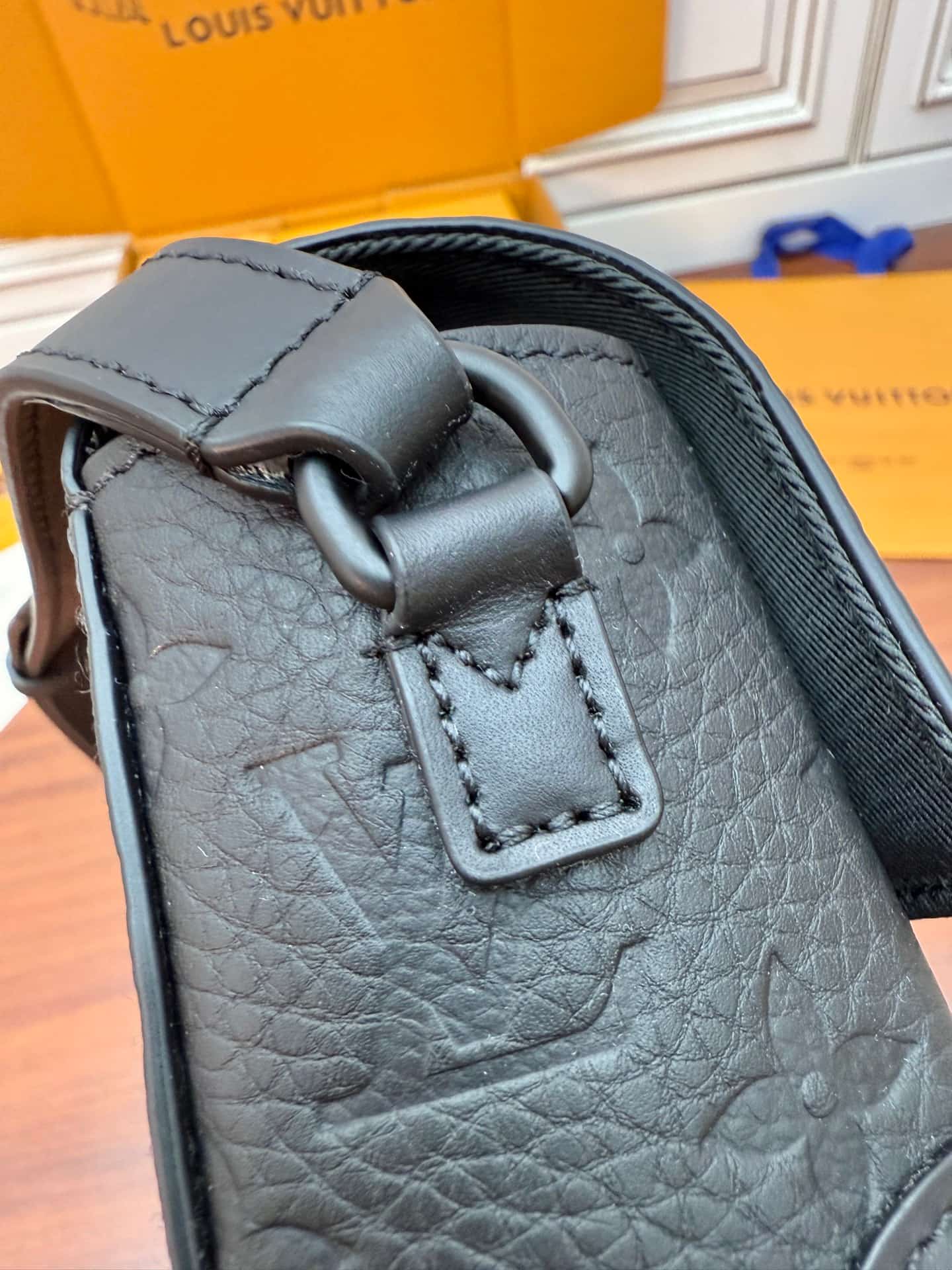 Louis Vuitton Steamer Wearable Wallet Black Embossed cowhide leather M81746 TOP