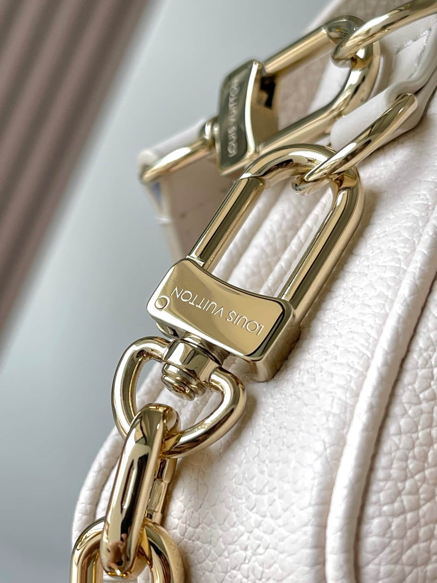 Louis Vuitton Pochette Métis East West Embossed grained cowhide leather M25682 Dream Cream TOP