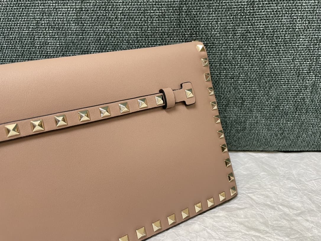 Valentino Medium Clutch In Pink Calfskin High