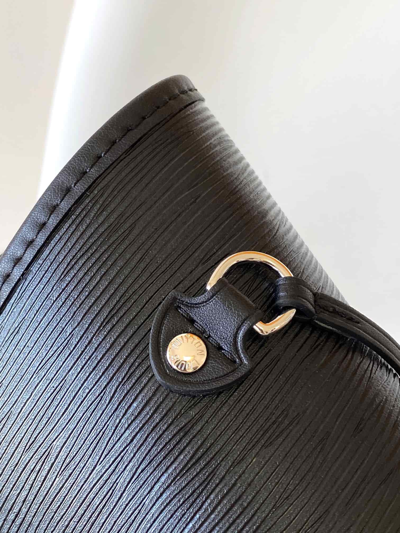 Louis Vuitton Neverfull MM Black Epi grained leather M11930 High