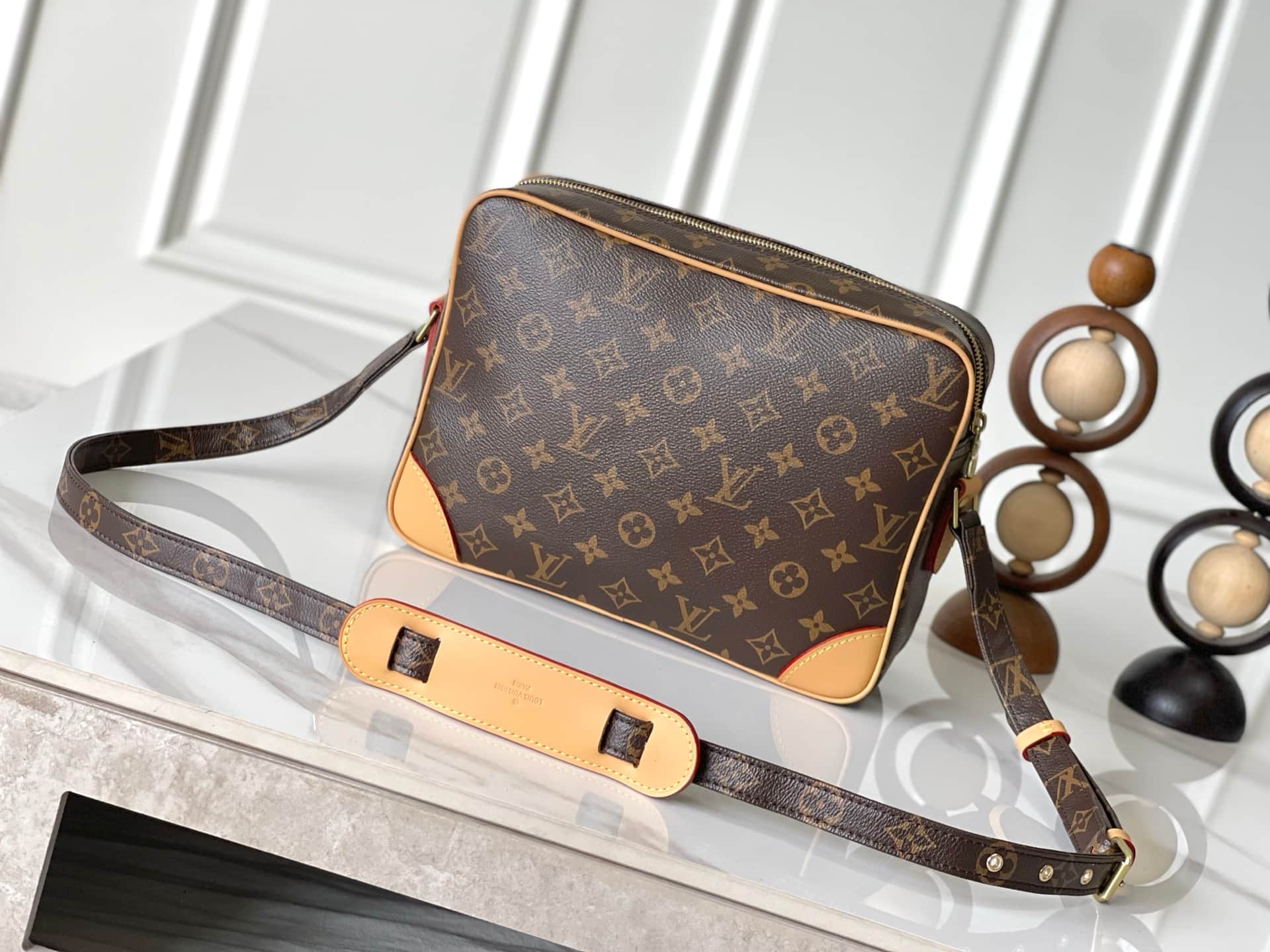 Louis Vuitton Monogram Canvas Nil shoulder bag M45244 high