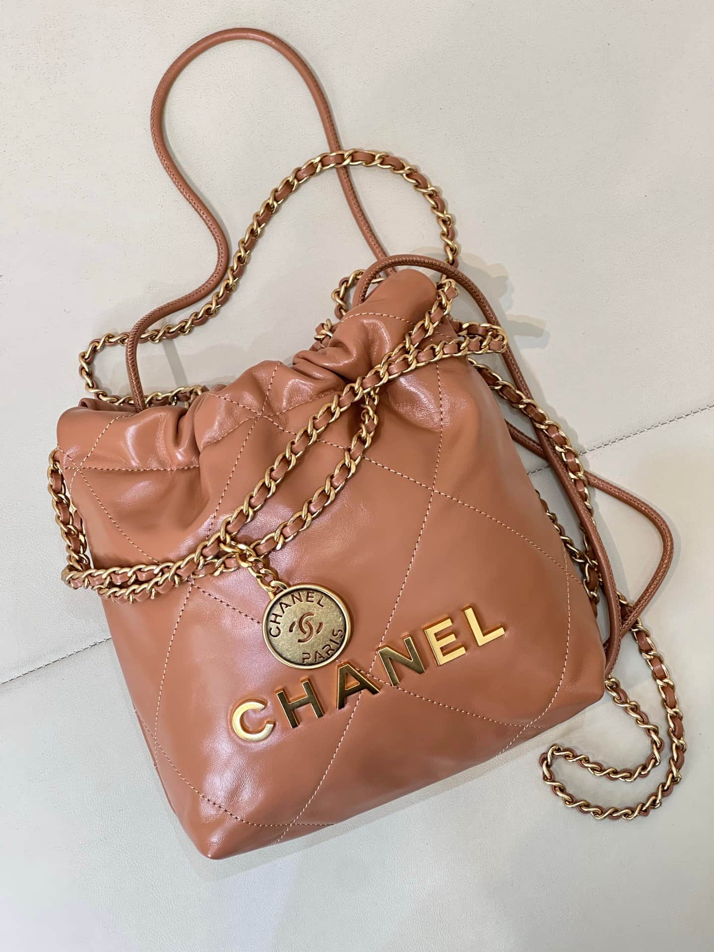 Chanel 22 MINI HANDBAG Shiny Calfskin Caramel & Gold-Tone Metal AS3980 TOP