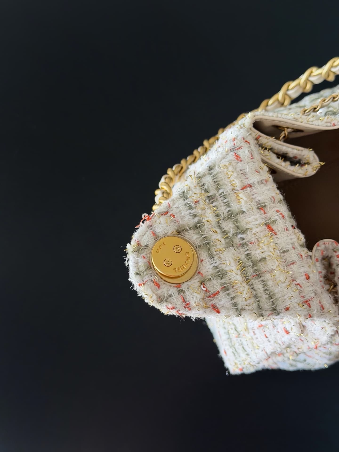 Chanel 25 Small Hobo handbag AS5293 Wool Tweed & Gold-Tone Metal Ecru Khaki Gold & Red A