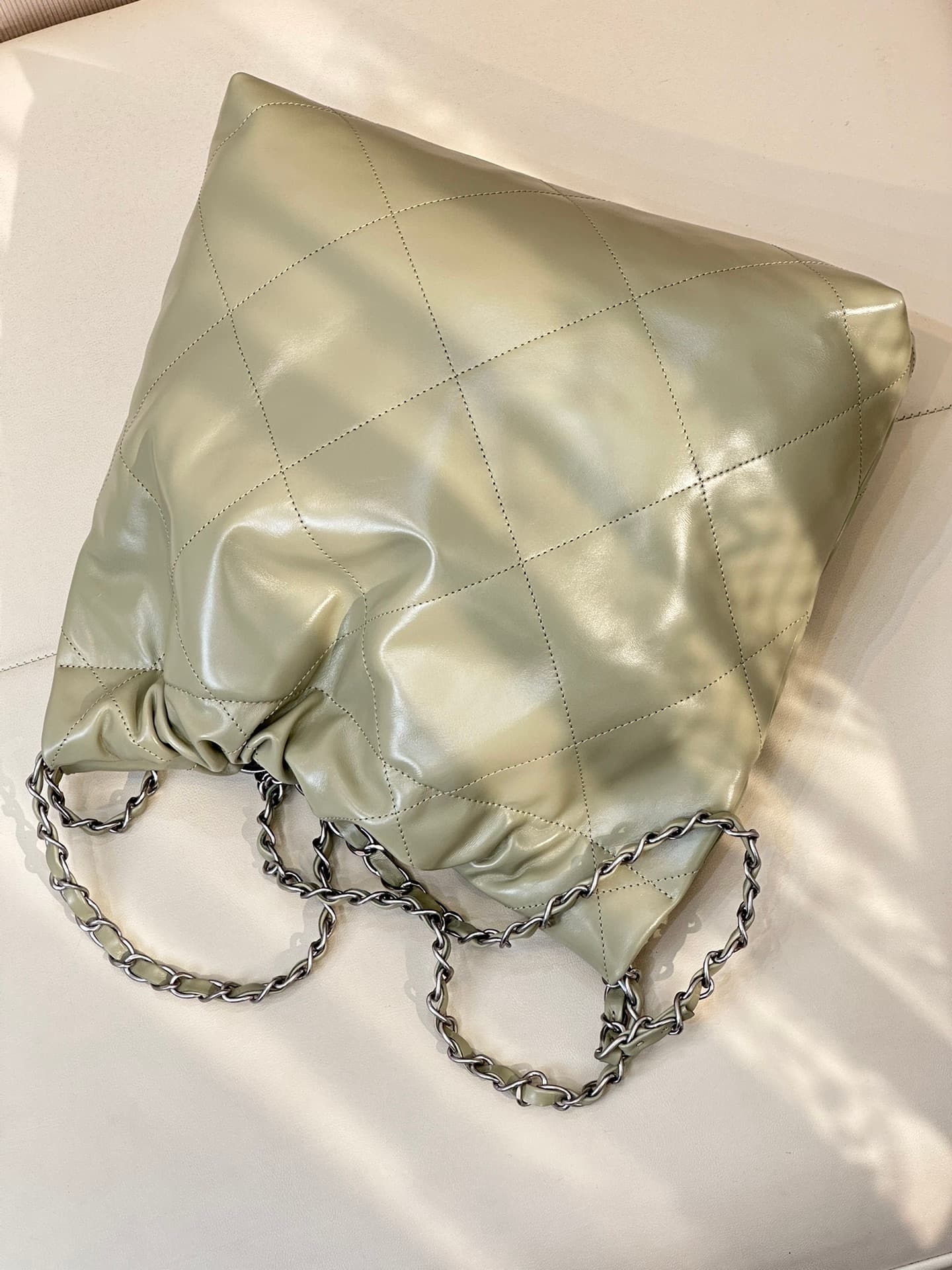 Chanel 22 Small handbag Shiny calfskin & silver-tone metal AS3260 Green TOP