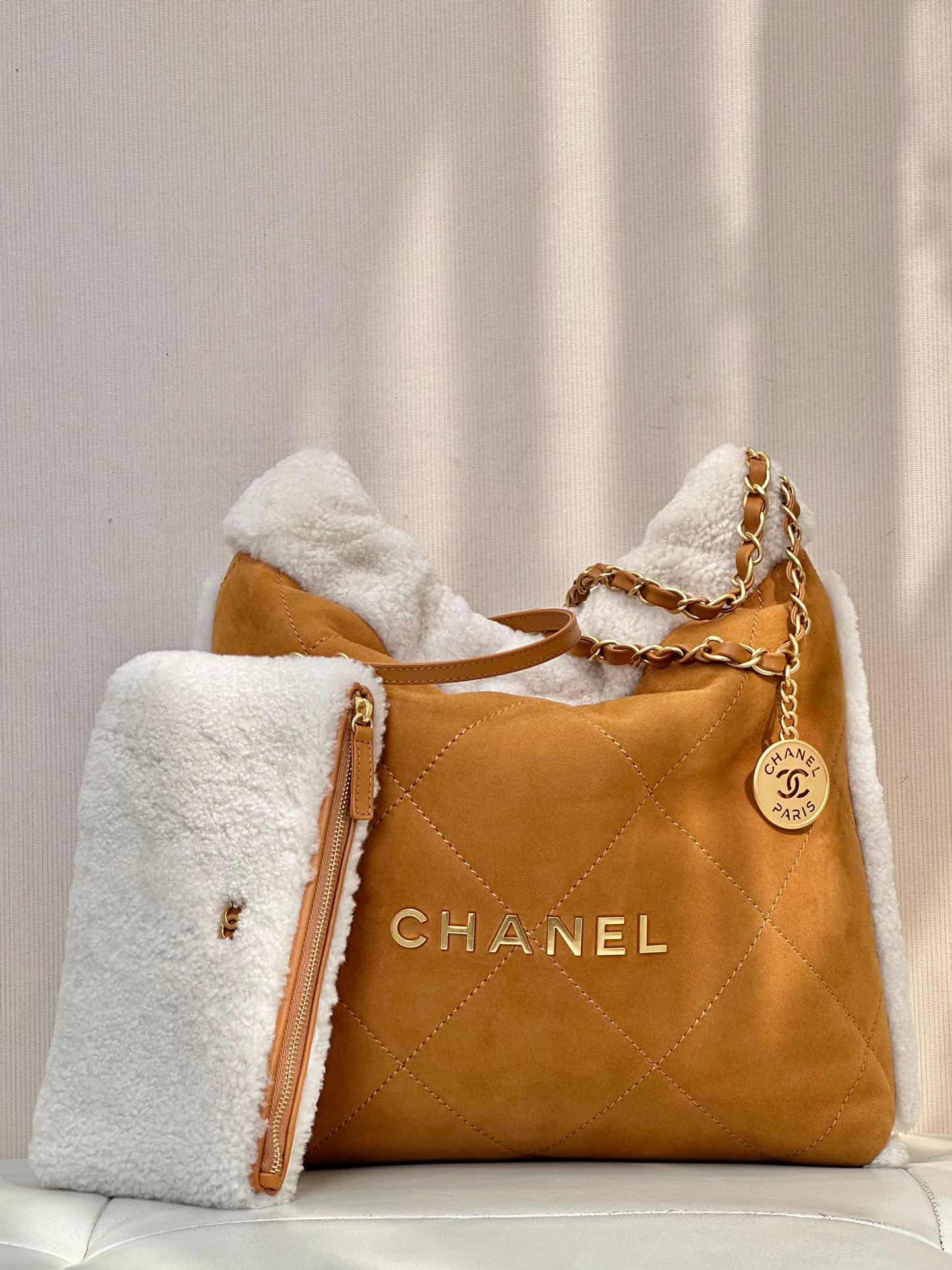 Chanel 22 Small handbag Quilted Lambskin Suede& Gold-tone metal AS3260 Beige with White TOP