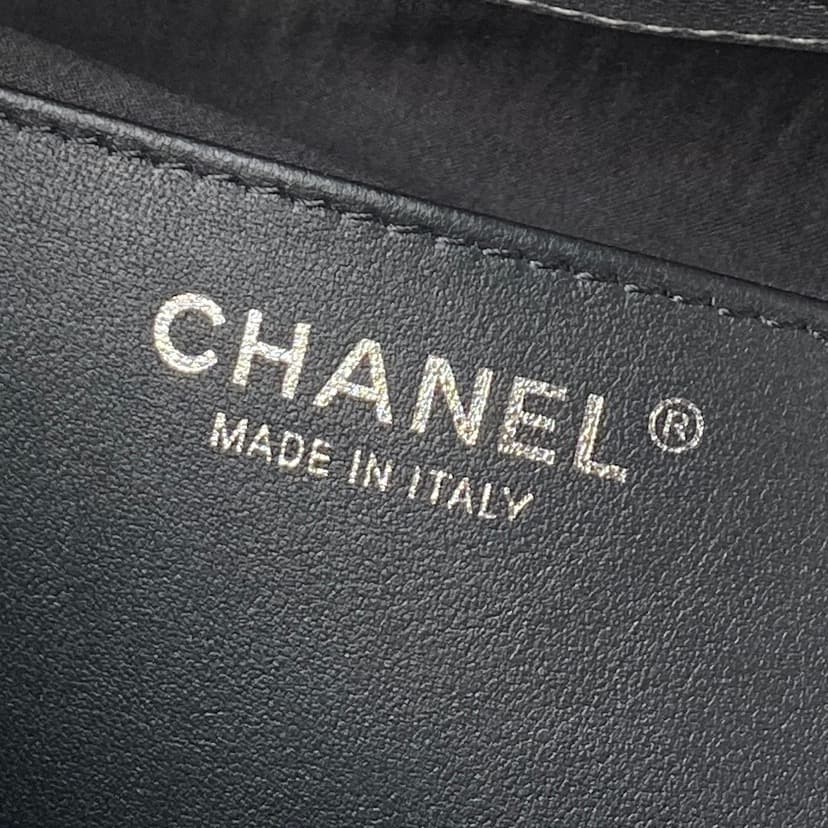 Chanel 25 Small Hobo handbag AS5293 Grained Calfskin &Silver-Tone Metal Silver A