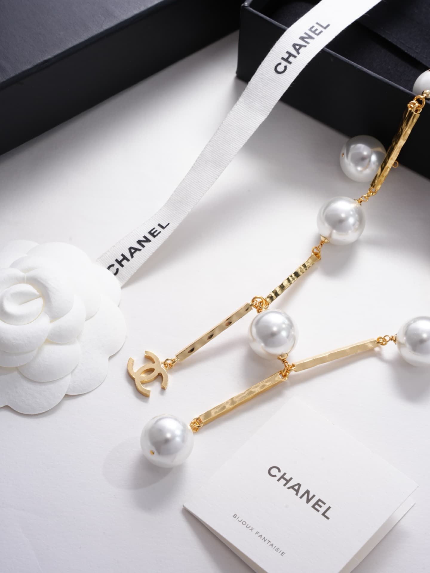 Chanel Necklace Metal & Resin Gold & Pearly White High