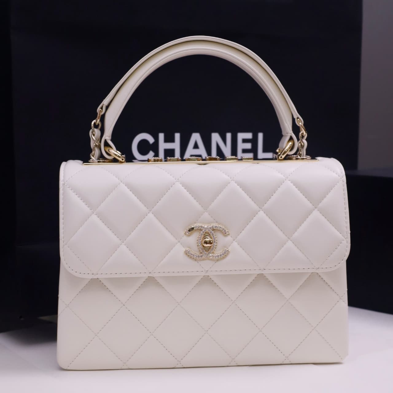 SMALL FLAP BAG WITH TOP HANDLE Lambskin Gold Metal White A