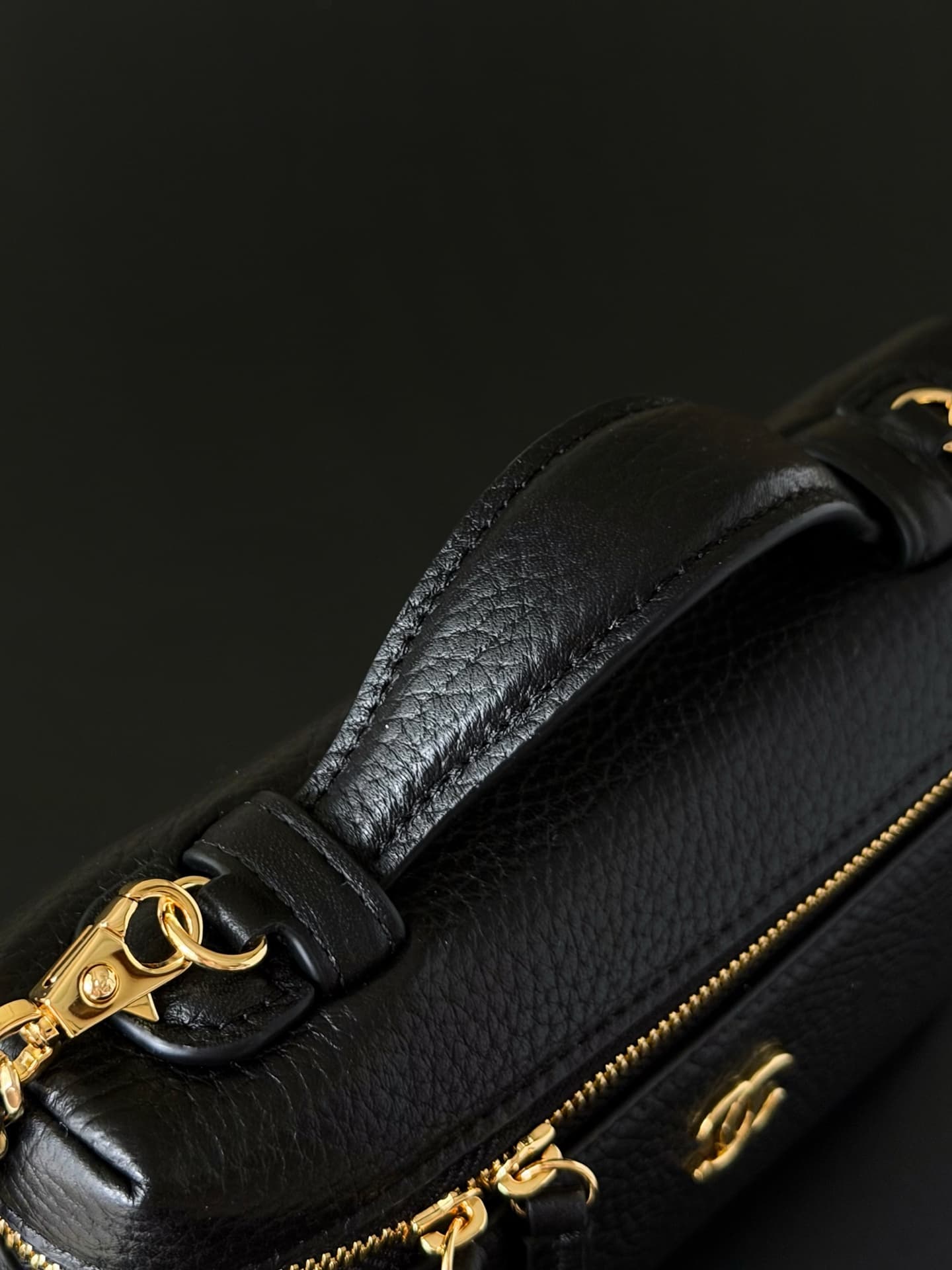 Chanel Small Vanity with chain Grained Calfskin & Gold-Tone Metal Black AS5346 A