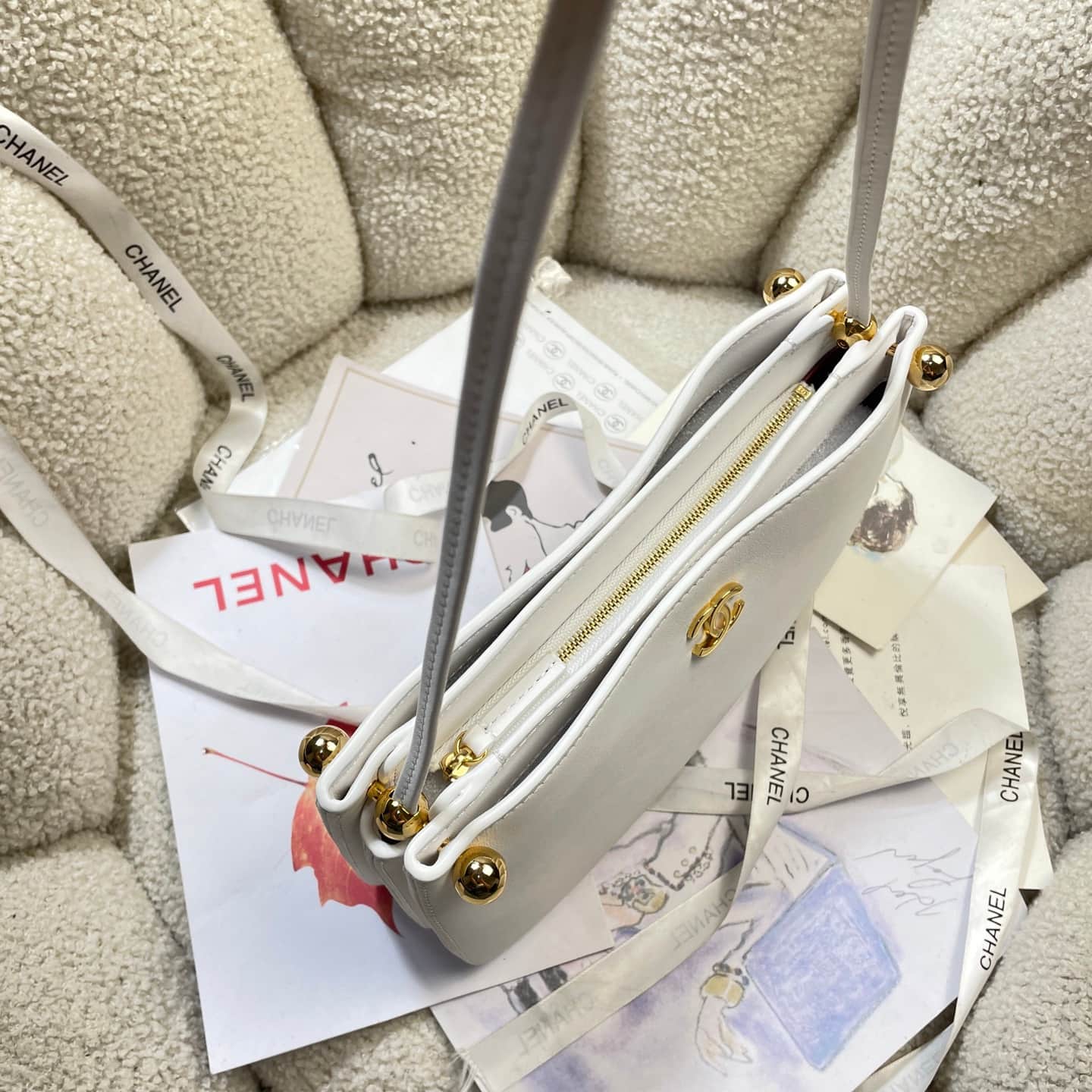Chanel Shoulder Bag Shiny Calfskin& Gold-Tone Metal White AS6238 High