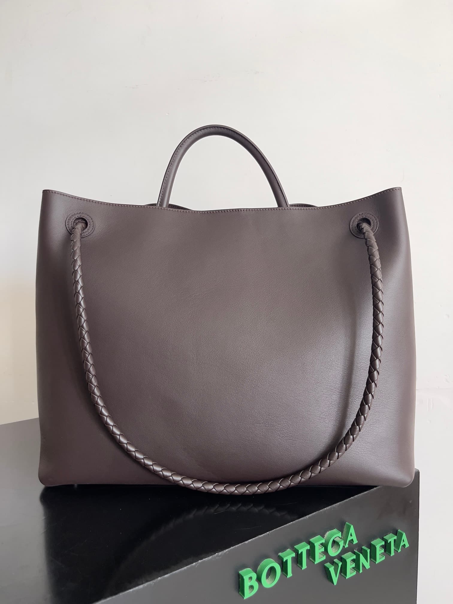 BV Andiamo Large tote bag in brown calfskin leather TOP