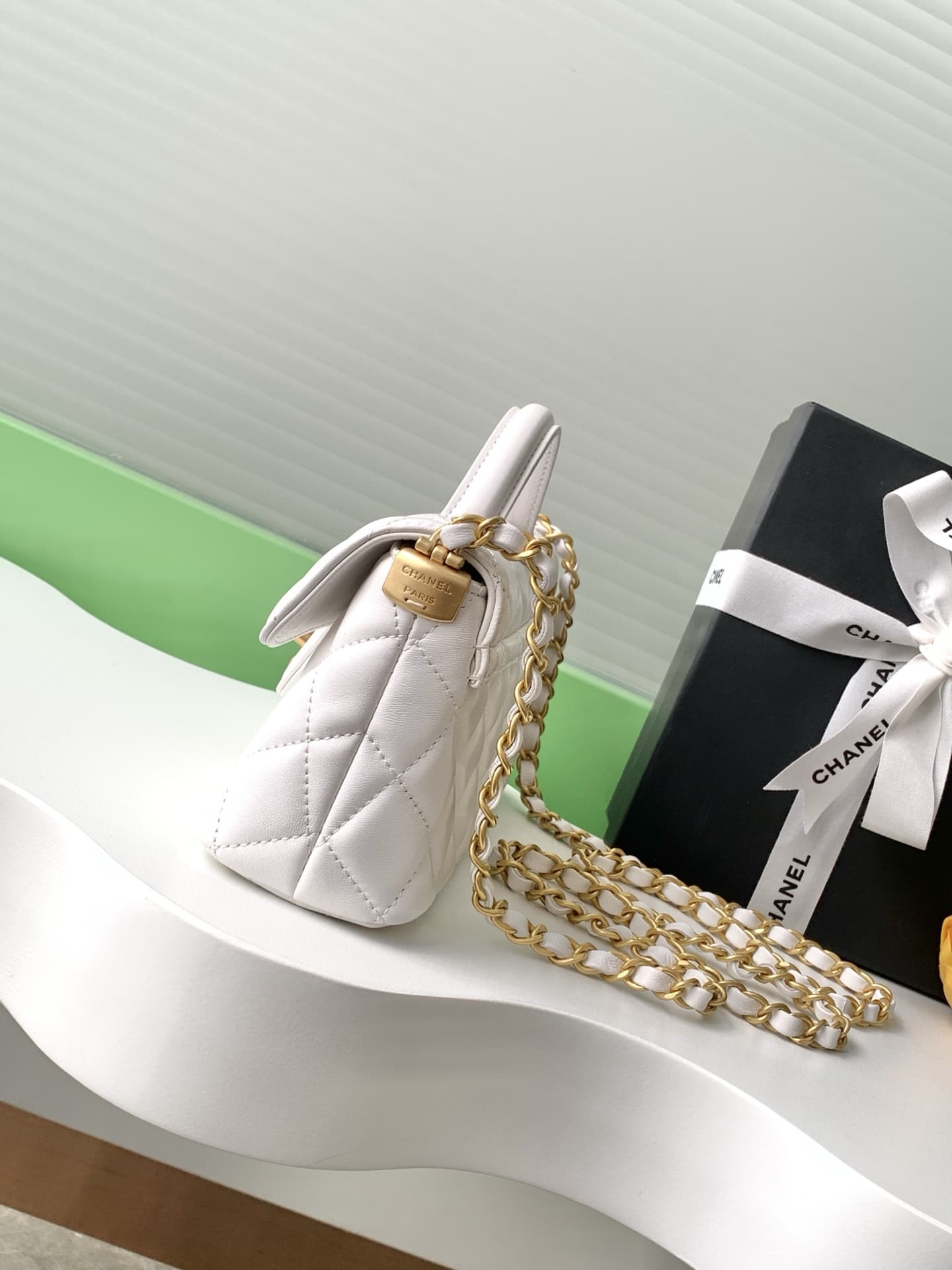 Mini FLAP BAG WITH TOP HANDLE Lambskin Gold-Metal AS5354 White A