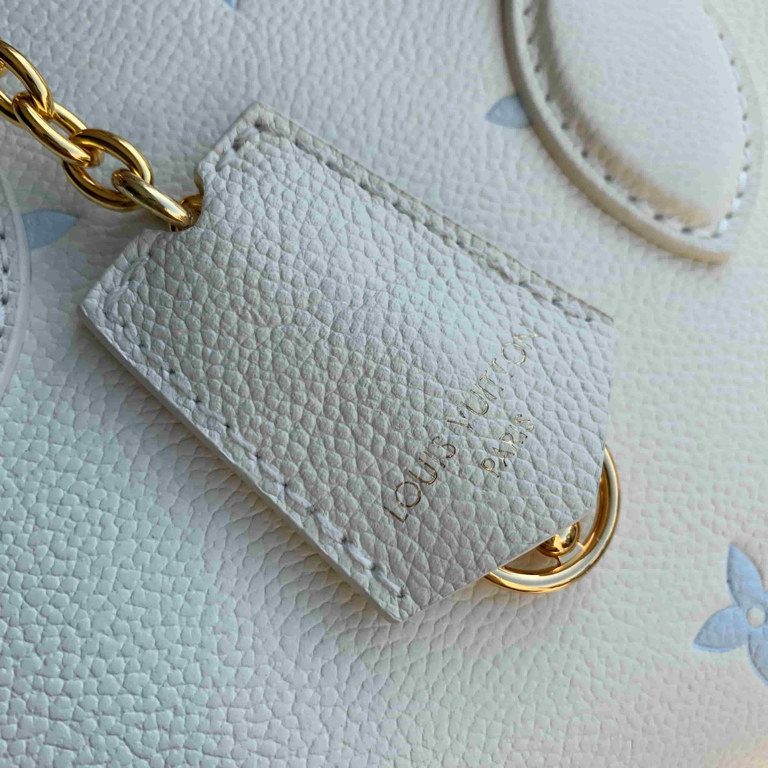 Louis Vuitton OnTheGo East West Milky White/Blue Cowhide leather M27577 High