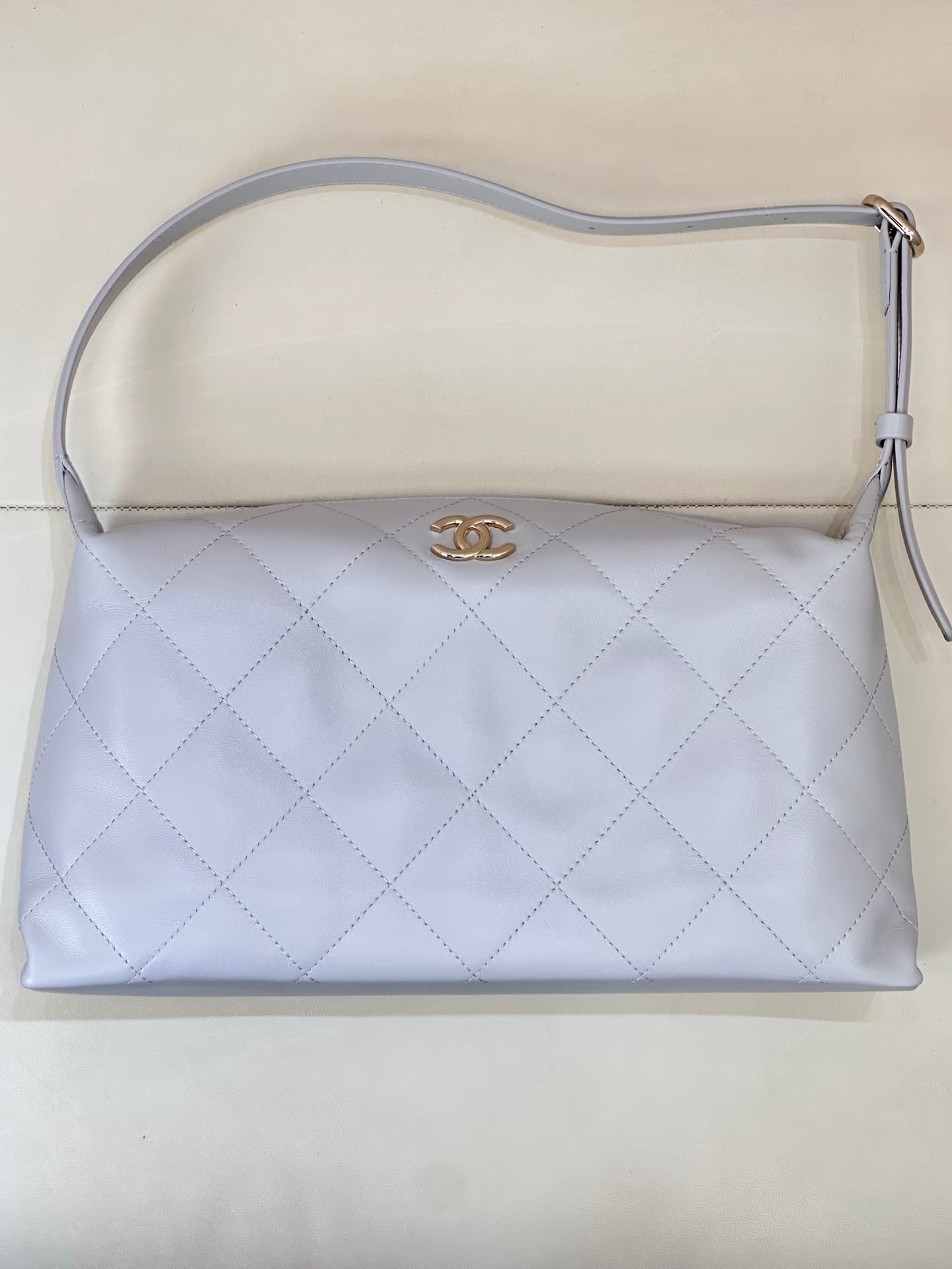 Chanel Maxi Hobo Bag Shiny Lambskin & Gold-Tone Metal AS6139 Light Blue TOP