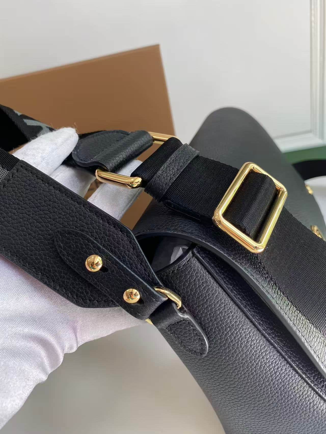 Burberry Note Bag Black High