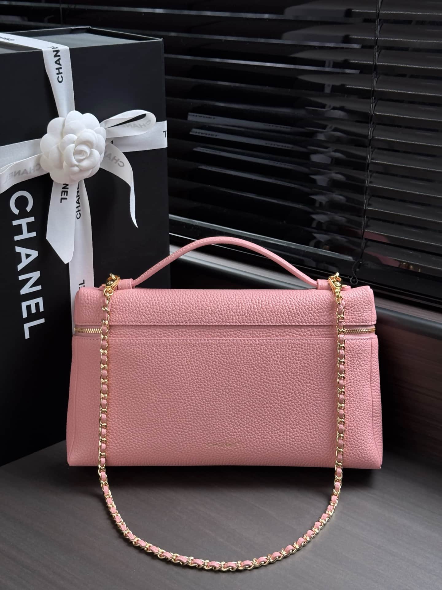 Chanel Vanity with chain Grained Calfskin & Gold-Tone Metal Pink AS6473 A