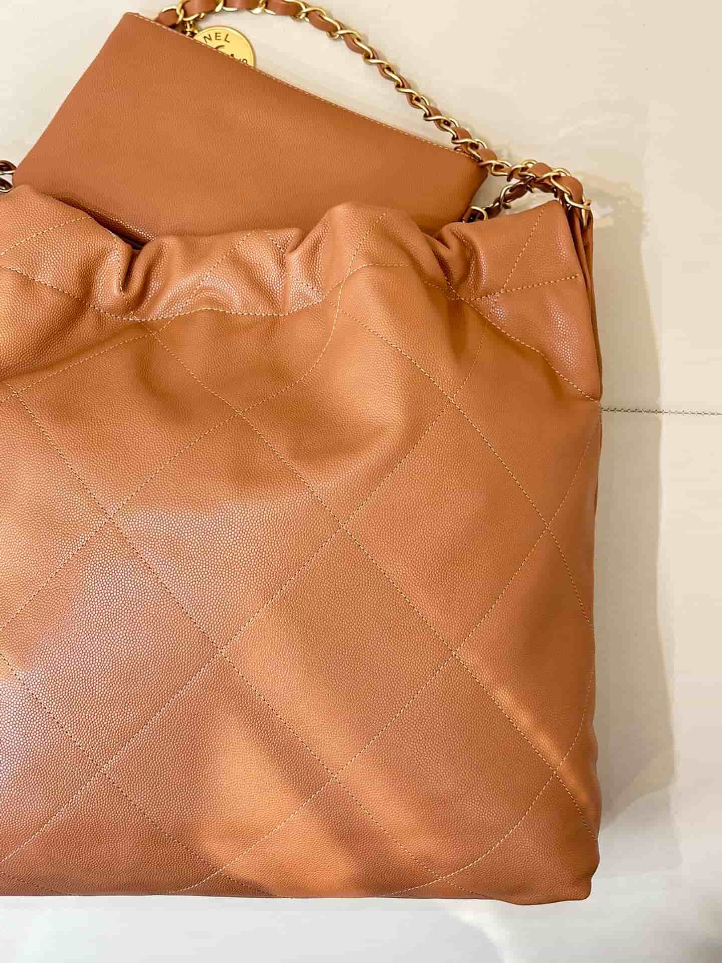 Chanel 22 Small handbag Shiny calfskin & gold-tone metal AS3260 Caramel TOP