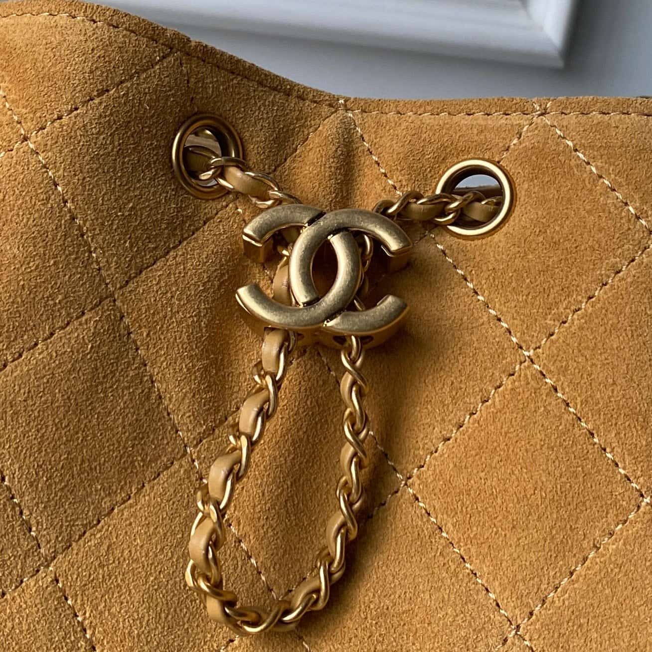 Chanel 25 Small Hobo handbag AS5293 Suede& Gold-Tone Metal Yellow A