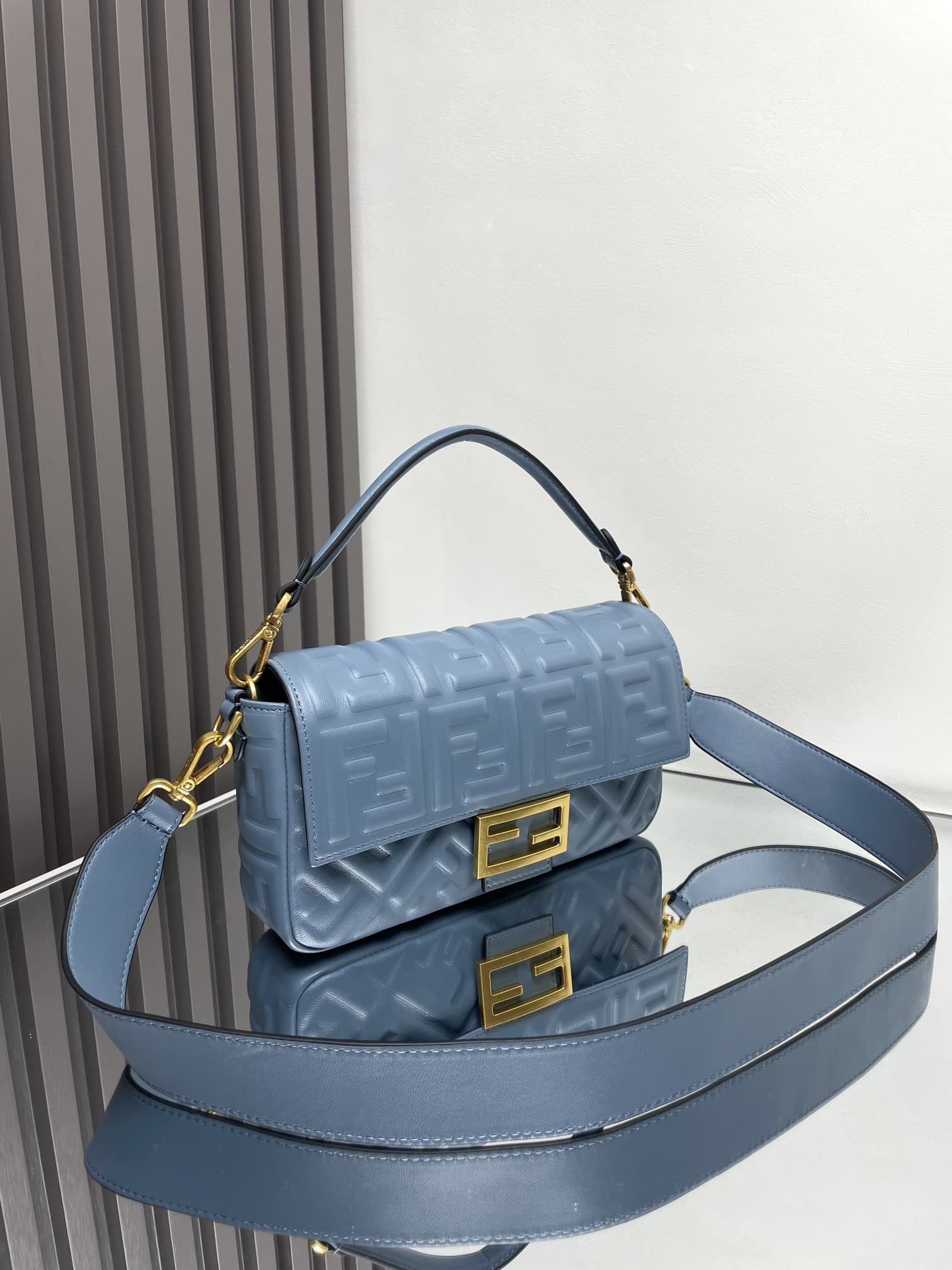 BAGUETTE leather bag Blue High