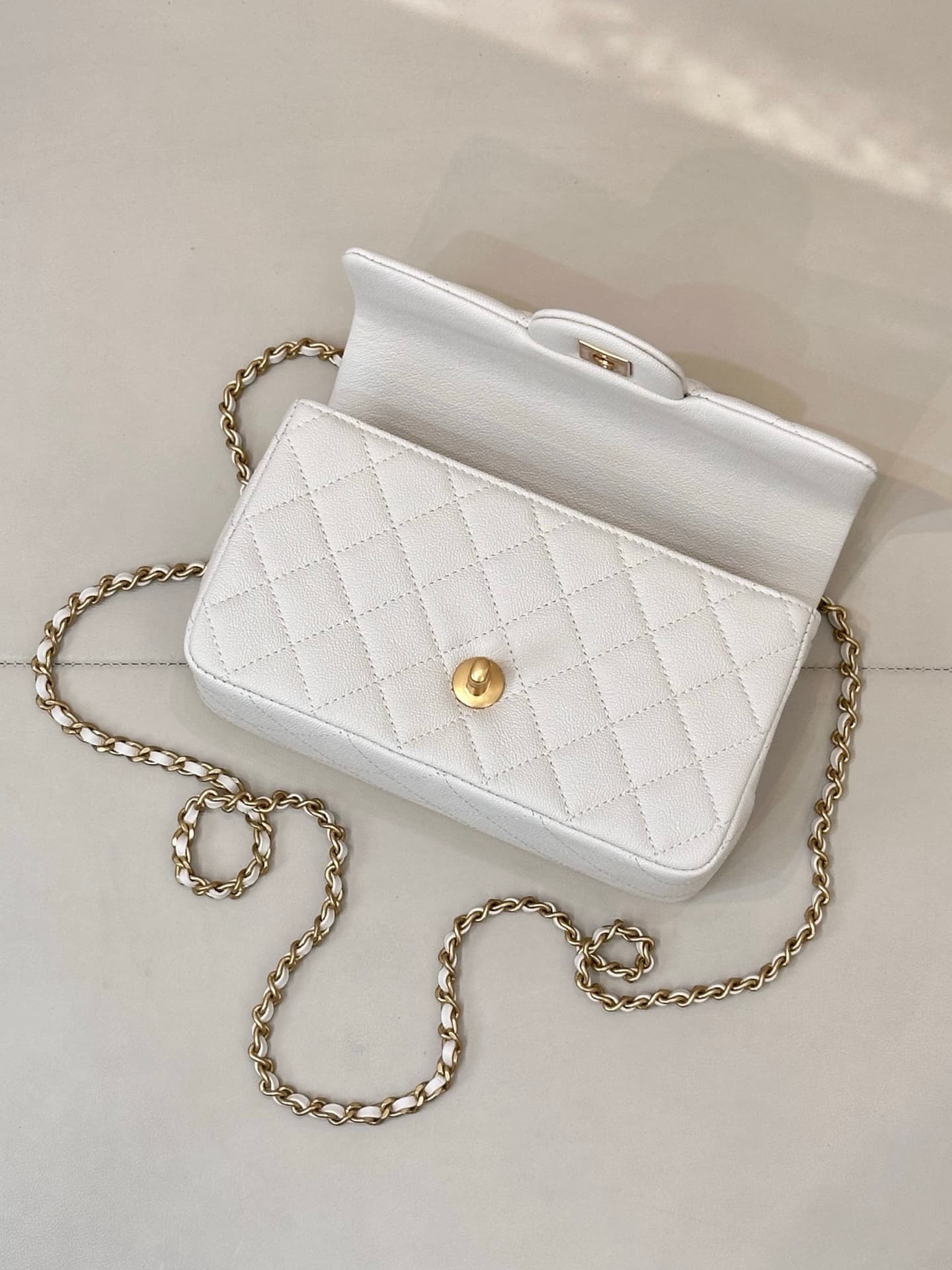 Chanel Mini Classic Handbag Grained Shiny Calfskin & Gold-Tone Metal AS2431 white TOP