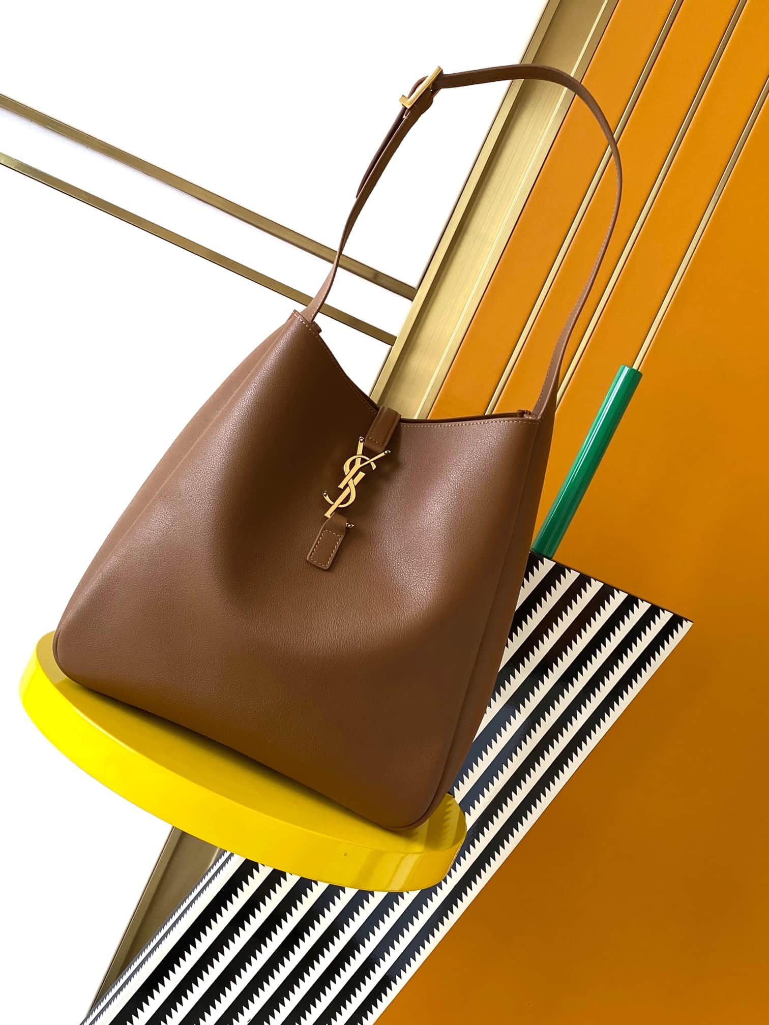 LE 5 À 7 SUPPLE LARGE HOBO BAG LEATHER High