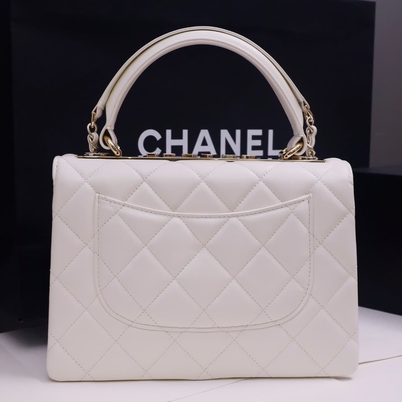 SMALL FLAP BAG WITH TOP HANDLE Lambskin Gold Metal White A