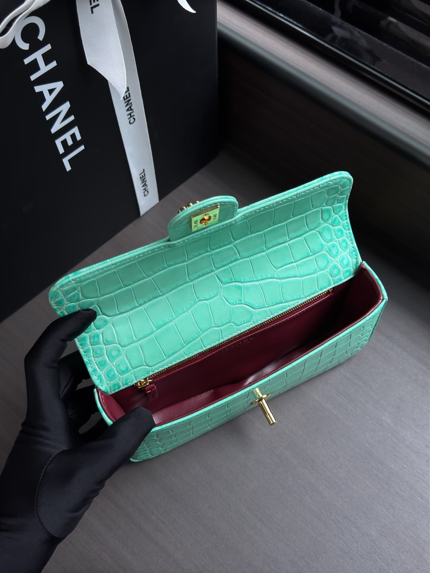 Chanel Flap Bag crocodile-embossed calfskin& Gold-Tone Metal Green AS6340 A