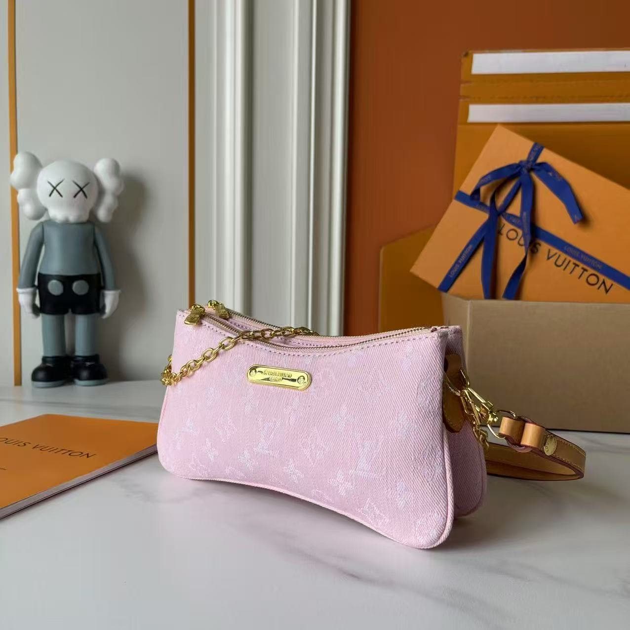 Louis Vuitton Pochette Liv Monogram Denim Pink M14159 Mid