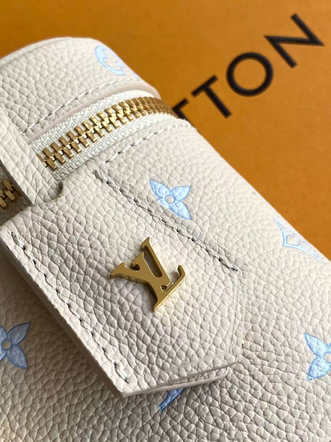 Louis Vuitton Vanity Chain Pouch Monogram Empreinte Leather M27744 High