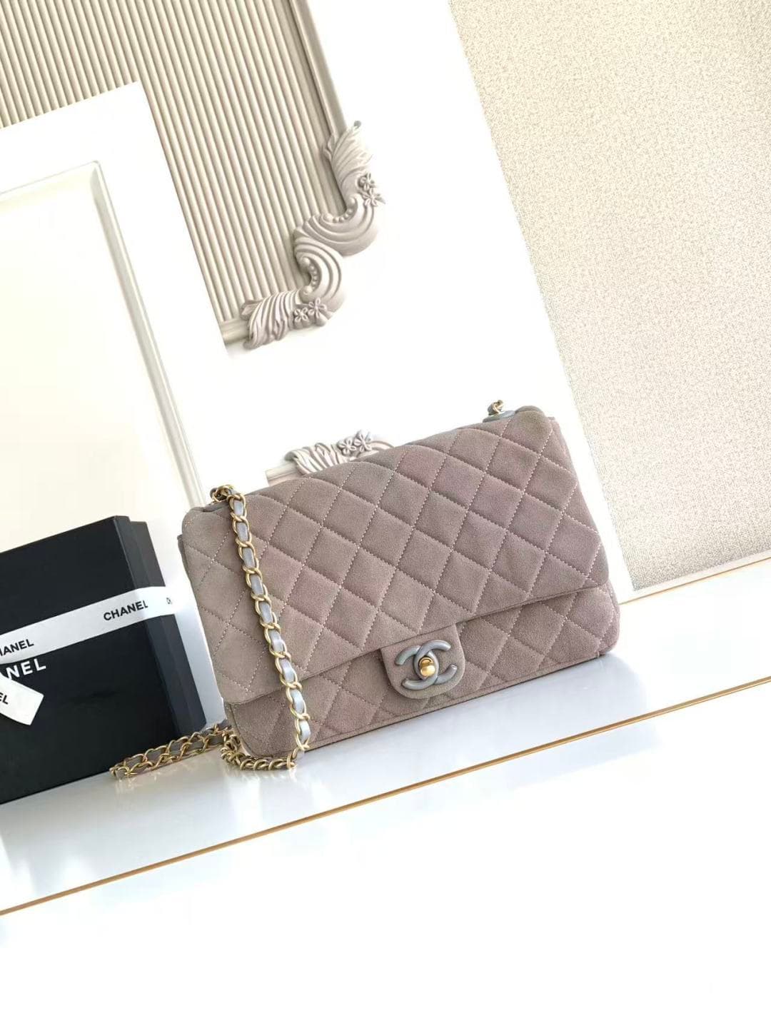Chanel Classic Flap bag in Grey Suede & Gold-Tone Metal AS5987 A