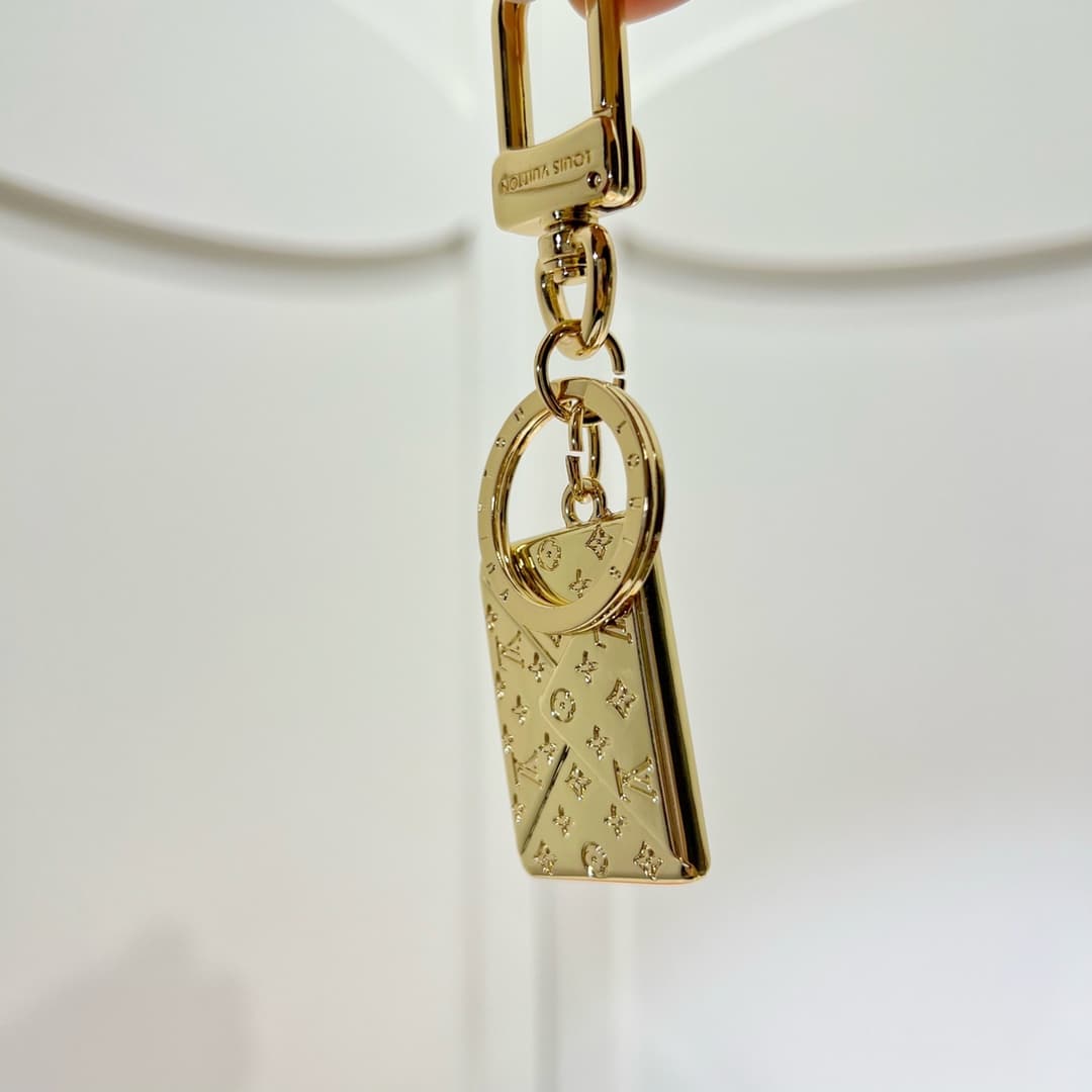LV Love Note Envelope Key Holder And Bag Charm M67400