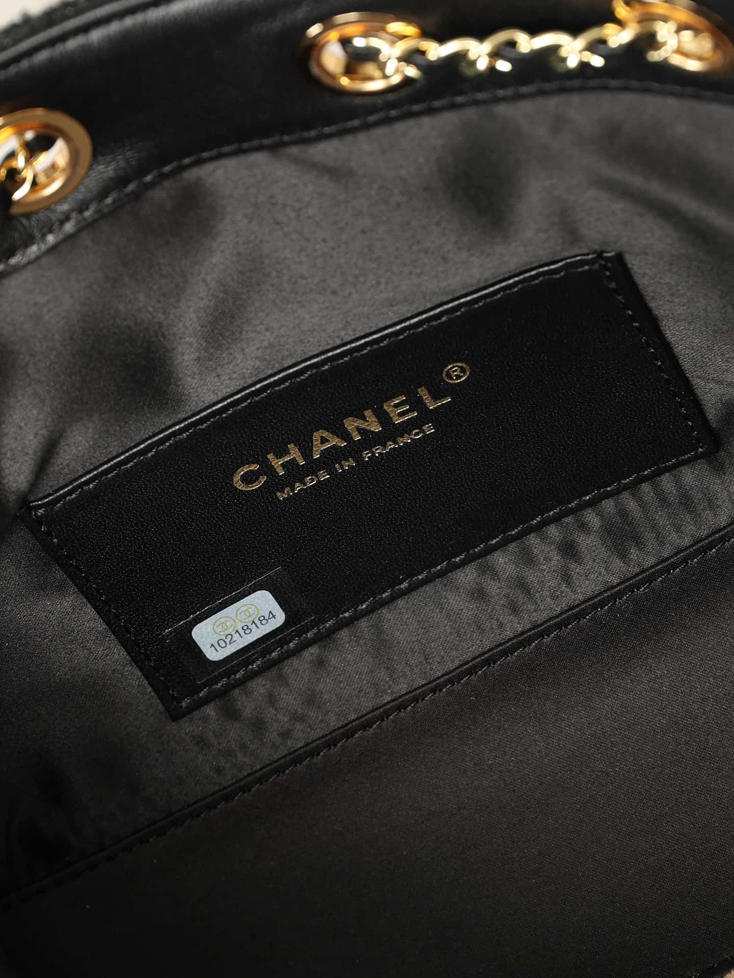 Chanel 25 Mini Hobo handbag AS5631 Felt &Gold-Tone Metal Black A