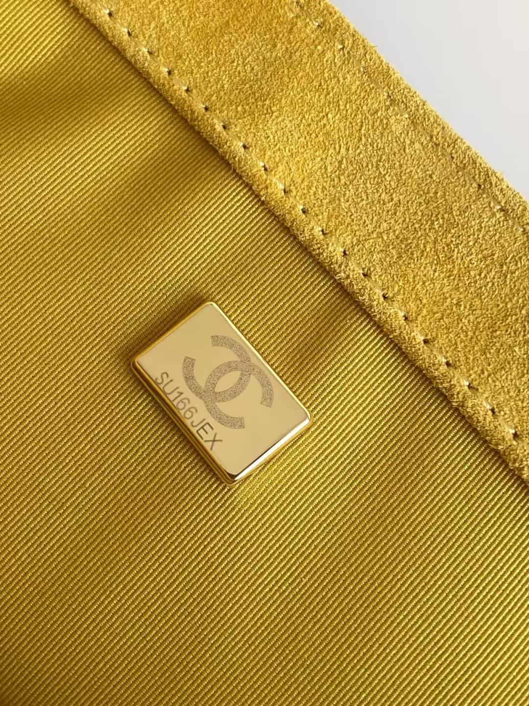Chanel Classic Flap bag in Yellow Suede & Gold-Tone Metal AS5989 A