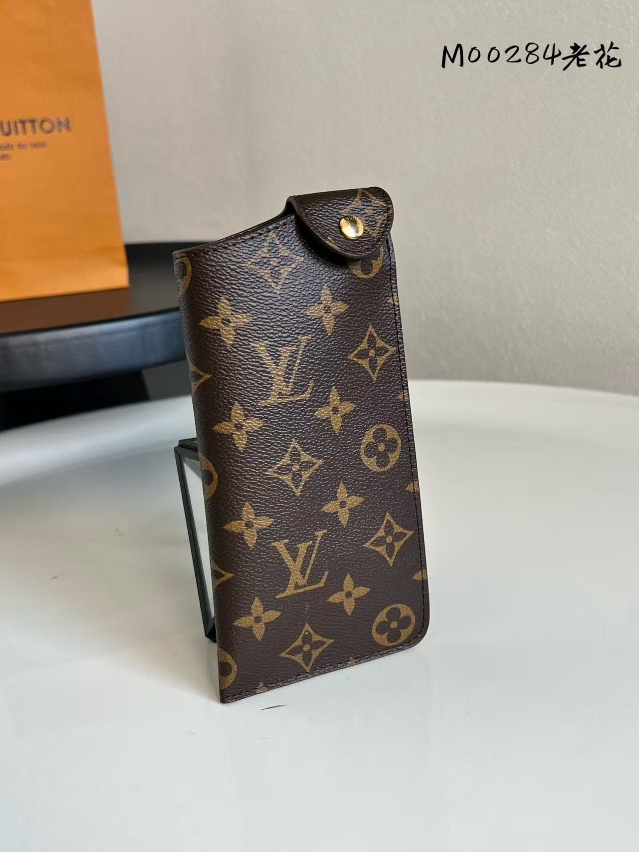 Louis Vuitton GLASSES CASE Monogram Canvas High